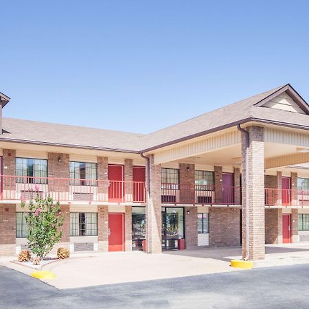 Super 8 By Wyndham Clinton Hotel Exterior foto