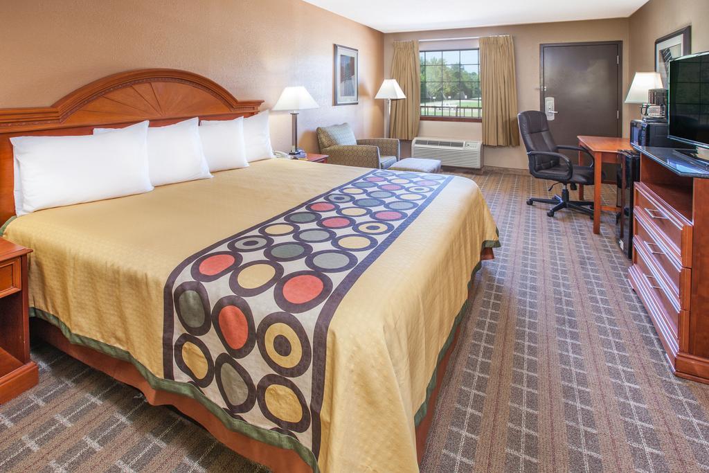 Super 8 By Wyndham Clinton Hotel Exterior foto